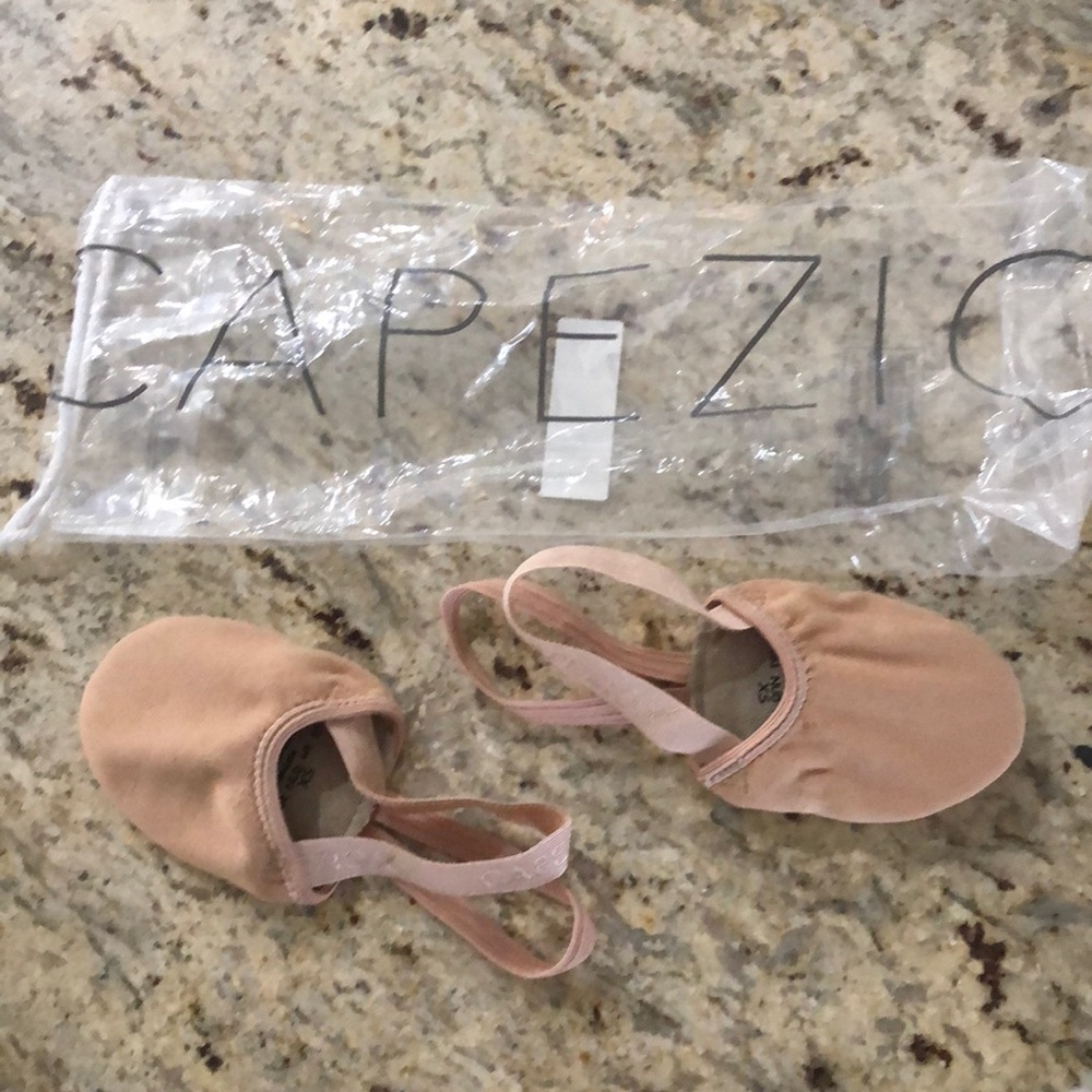 Little girls Capezio nude canvas dance shoes XS
